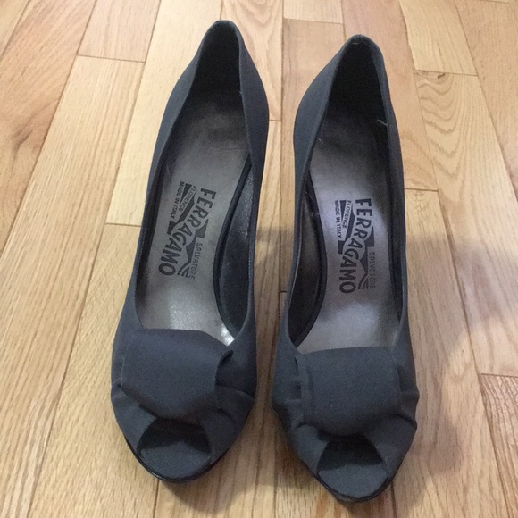 Ferragamo heels - Picture 1 of 7